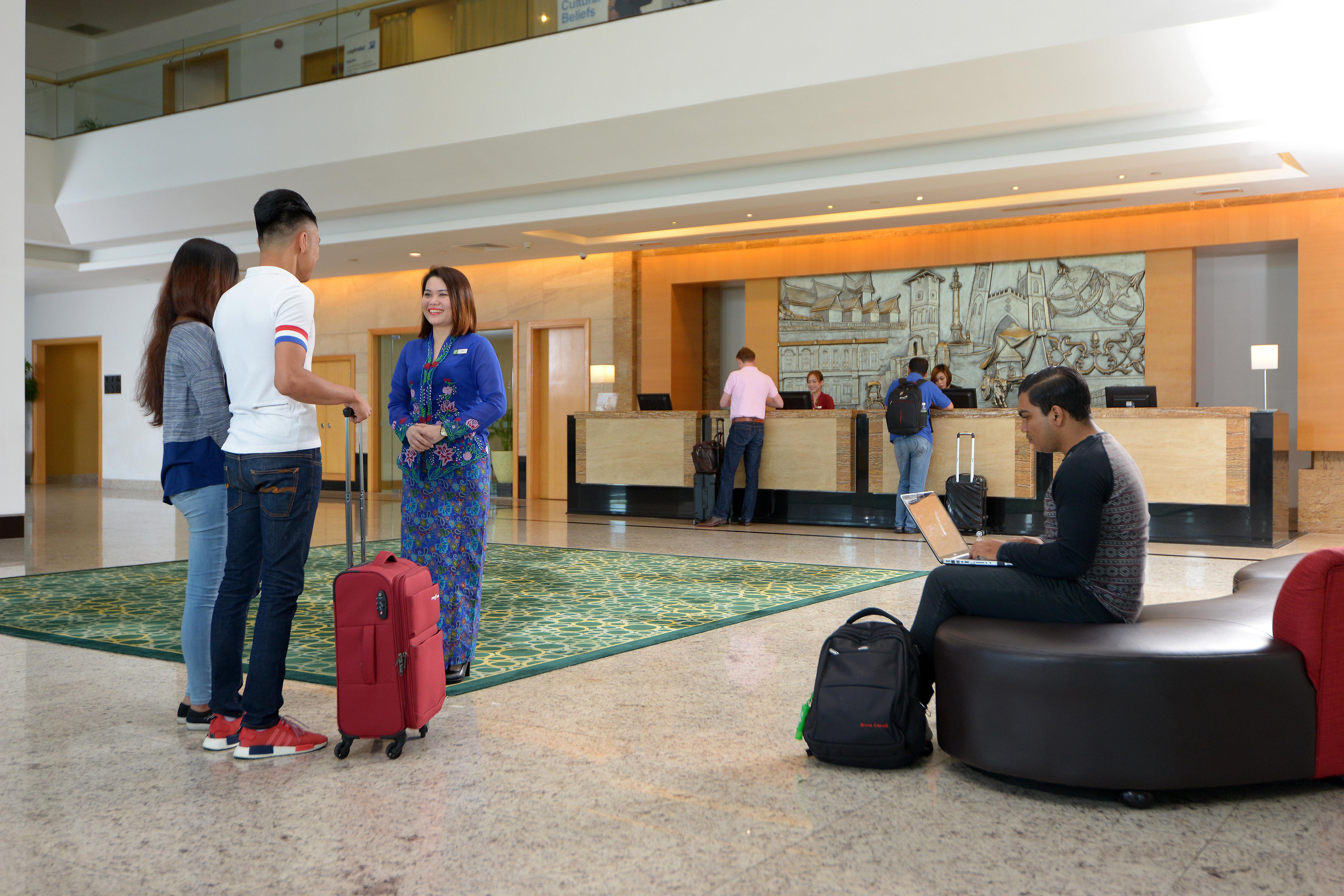 Holiday Inn Melaka By Ihg Екстериор снимка The lobby of the hotel