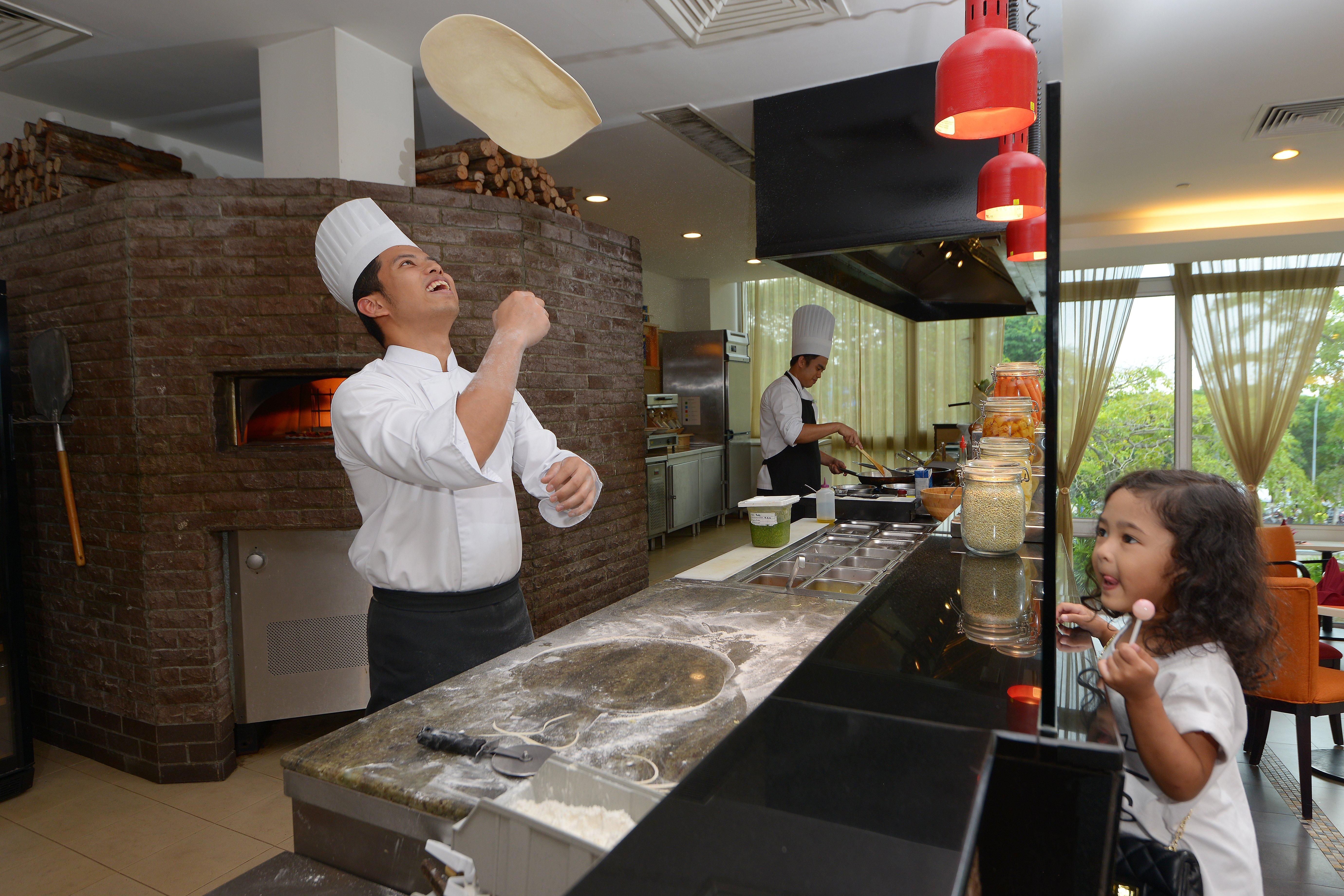 Holiday Inn Melaka By Ihg Екстериор снимка Chef throwing pizza dough