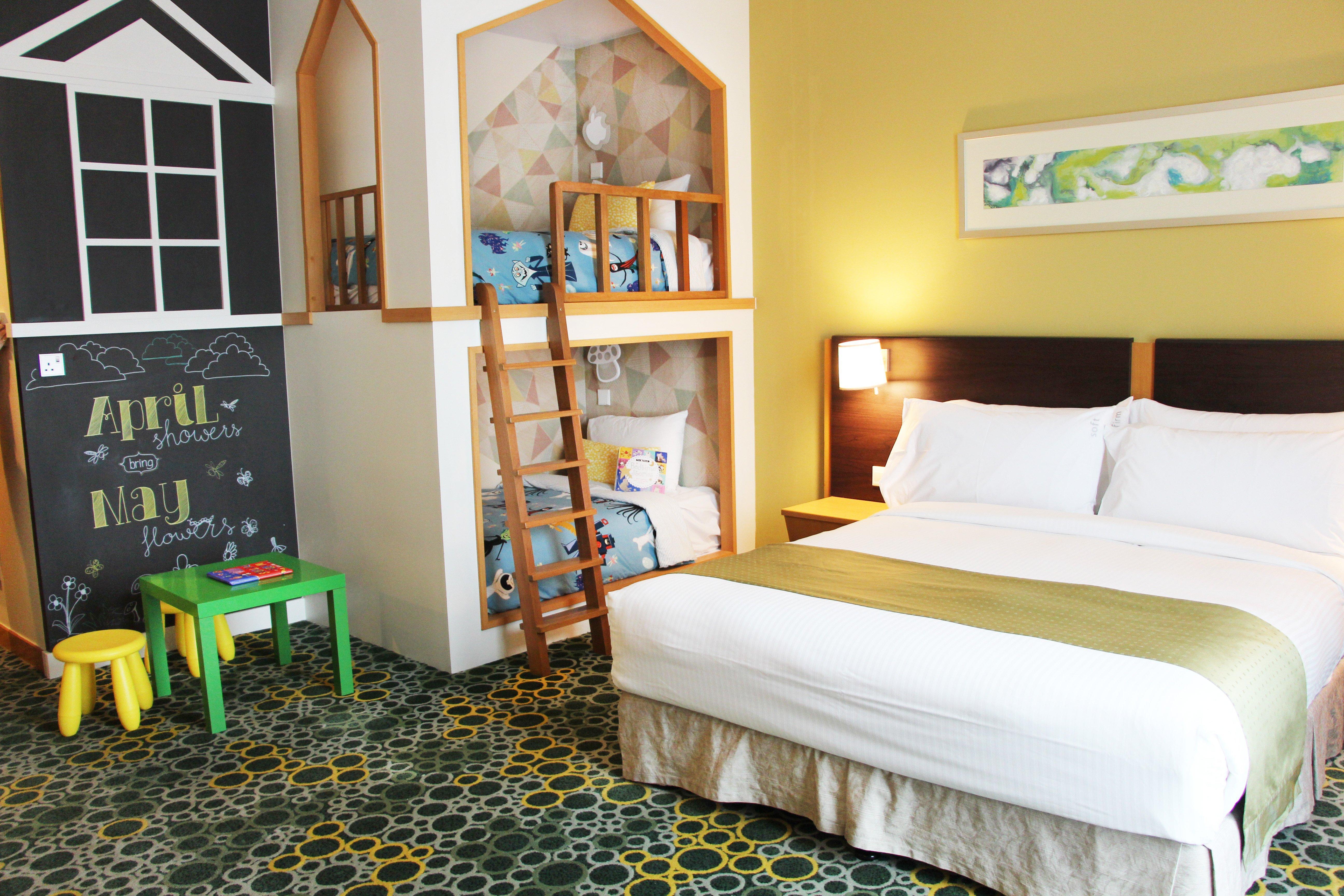 Holiday Inn Melaka By Ihg Екстериор снимка Family room at the hotel